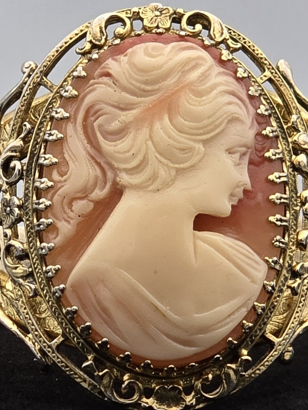 Vintage Signed Whiting & Davis Large Cameo Hinged Cuff Bracelet Good Condition - Picture 2 of 12
